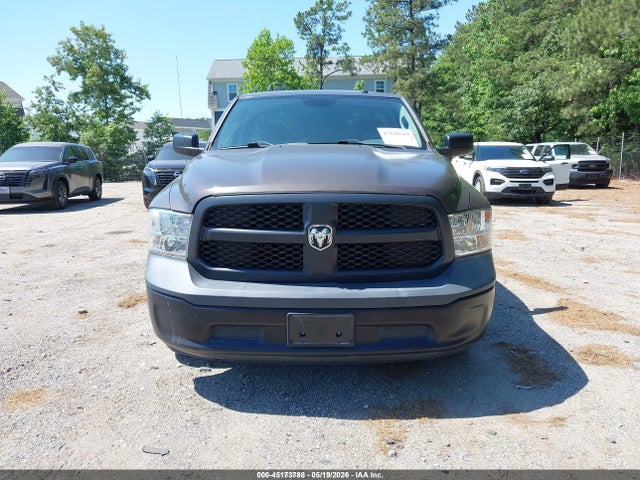 45173788 :رقم المزاد ، 3C6JR6DG0HG680985 vin ، 2017 Ram 1500 Tradesman  4x2 8' Box مزاد بيع