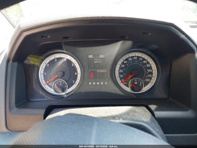 45173788 :رقم المزاد ، 3C6JR6DG0HG680985 vin ، 2017 Ram 1500 Tradesman  4x2 8' Box مزاد بيع