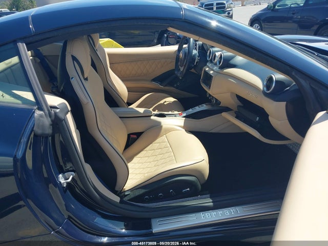 45173809 :رقم المزاد ، ZFF77XJA4H0227506 vin ، 2017 Ferrari California T مزاد بيع