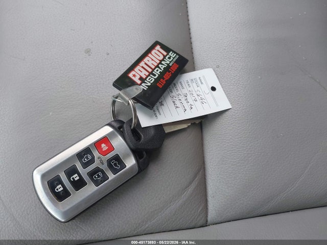 5TDYZ3DC3HS835646 Toyota Sienna Xle 8 Passenger