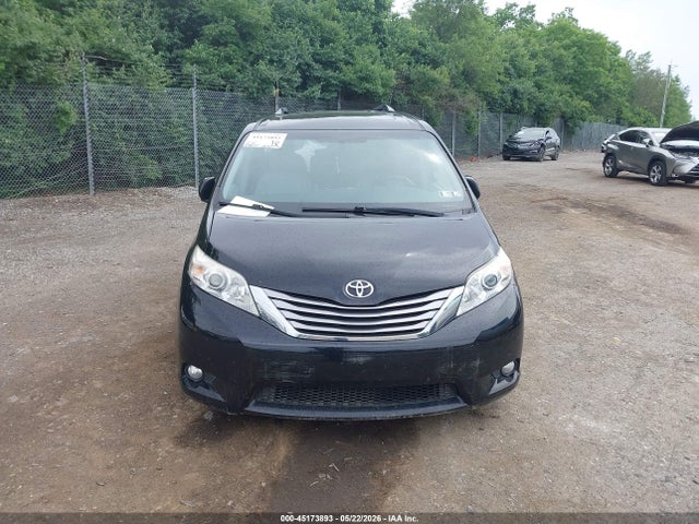 5TDYZ3DC3HS835646 Toyota Sienna Xle 8 Passenger