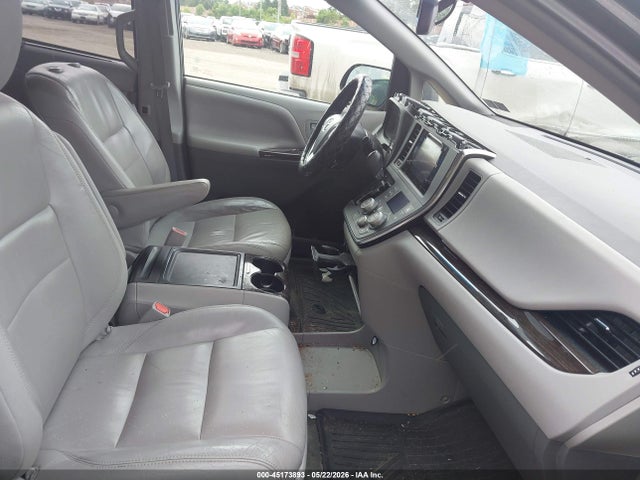 5TDYZ3DC3HS835646 Toyota Sienna Xle 8 Passenger