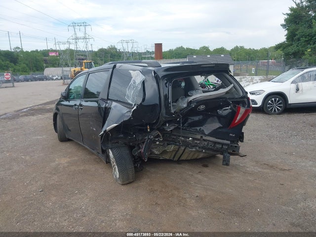 5TDYZ3DC3HS835646 Toyota Sienna Xle 8 Passenger