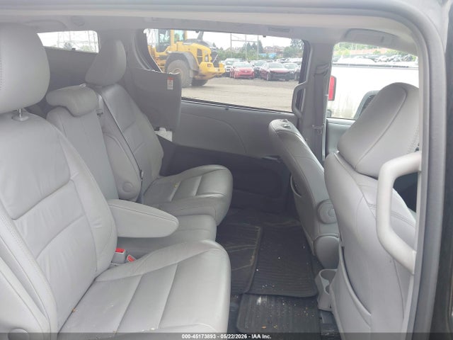 5TDYZ3DC3HS835646 Toyota Sienna Xle 8 Passenger