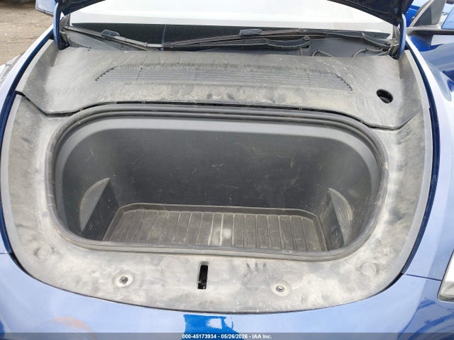 2021 Tesla Model Y Long Range Dual Motor All-wheel Drive მანქანა იყიდება აუქციონზე, vin: 5YJYGDEE3MF231699, აუქციონის ნომერი: 45173934