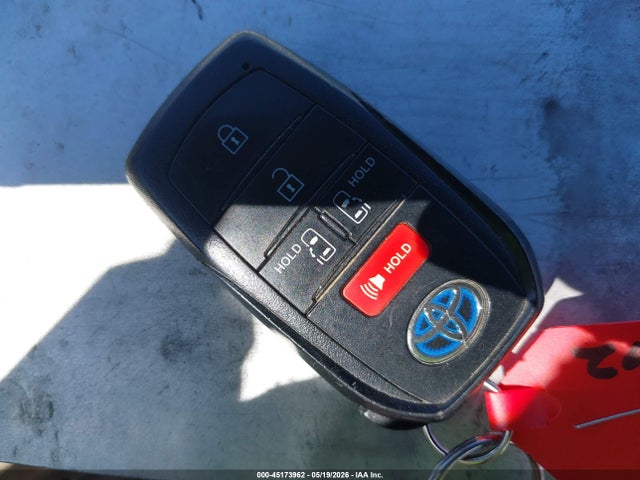 2021 Toyota Sienna Le მანქანა იყიდება აუქციონზე, vin: 5TDKRKEC6MS044245, აუქციონის ნომერი: 45173962