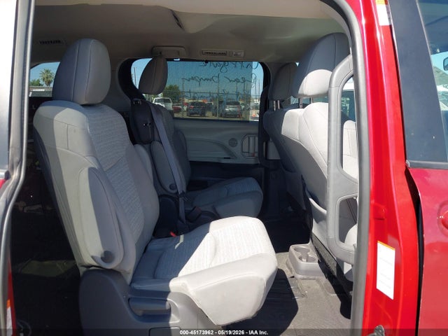 2021 Toyota Sienna Le მანქანა იყიდება აუქციონზე, vin: 5TDKRKEC6MS044245, აუქციონის ნომერი: 45173962