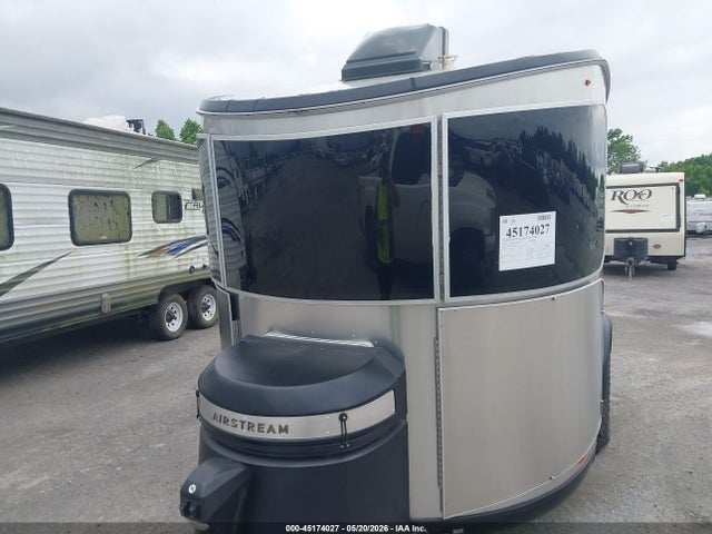 Airstream Other 2019 1SMG4DC16KJ204262 Image 10