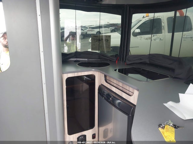 1SMG4DC16KJ204262 Airstream Other