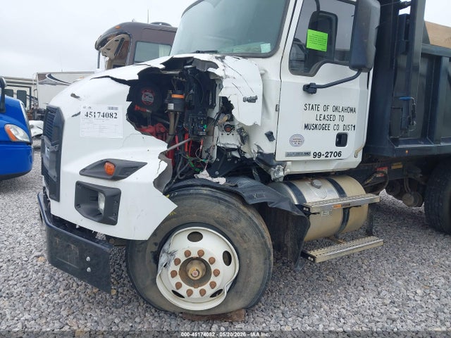 45174082 :رقم المزاد ، 1M2MDBAA8NS002501 vin ، 2022 Mack Md مزاد بيع