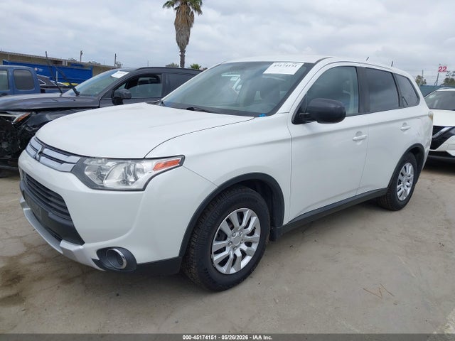 45174151 :رقم المزاد ، JA4AD2A32FZ008533 vin ، 2015 Mitsubishi Outlander Es مزاد بيع