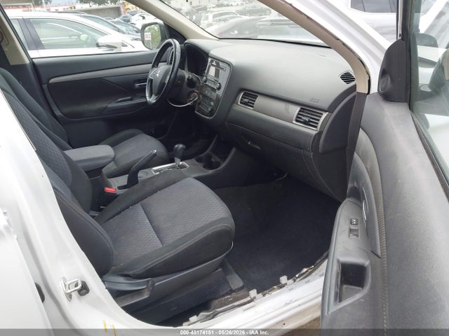45174151 :رقم المزاد ، JA4AD2A32FZ008533 vin ، 2015 Mitsubishi Outlander Es مزاد بيع