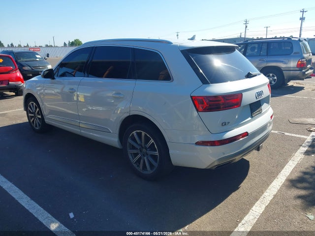 Audi Q7 3.0t Premium 2018 WA1LAAF76JD021962 Image 3