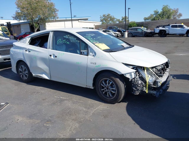 2017 Toyota Prius Prime Plus მანქანა იყიდება აუქციონზე, vin: JTDKARFP6H3029849, აუქციონის ნომერი: 45174186