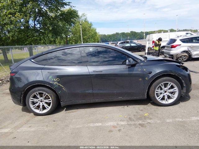 Auction sale of the 2024 Tesla Model Y, vin: 7SAYGDEDXRF016693, lot number: 45174204