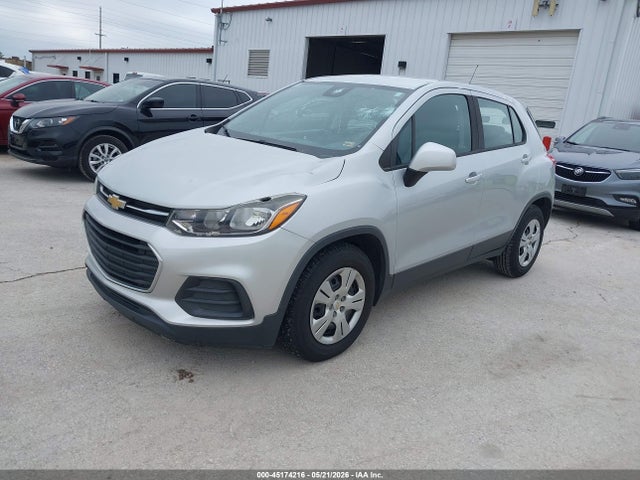 Chevrolet TRAX LS 2017 3GNCJKSB3HL289045 Image 2