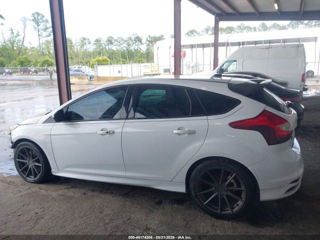 45174308 :رقم المزاد ، 1FADP3L93EL135686 vin ، 2014 Ford Focus St مزاد بيع