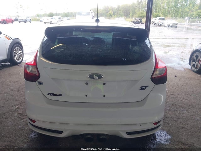 45174308 :رقم المزاد ، 1FADP3L93EL135686 vin ، 2014 Ford Focus St مزاد بيع