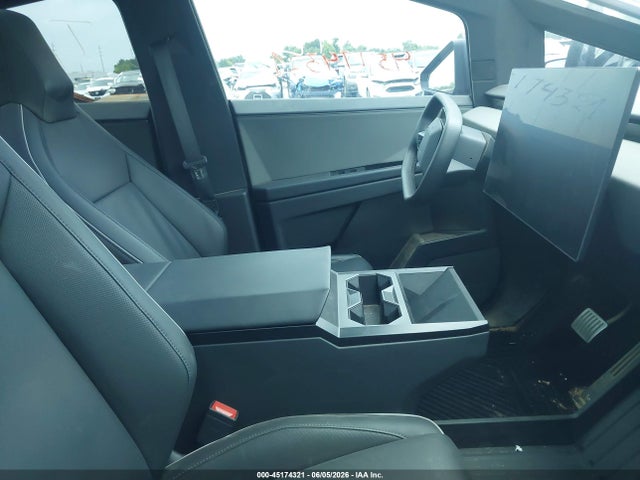 Tesla Cybertruck 2024 7G2CEHEDXRA046176 Image 5
