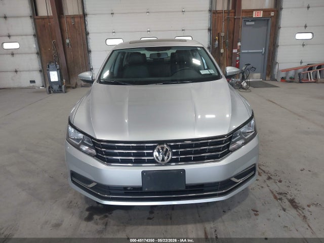 Продаж на аукціоні авто 2019 Volkswagen Passat 2.0t Wolfsburg Edition, vin: 1VWLA7A36KC004340, номер лоту: 45174350