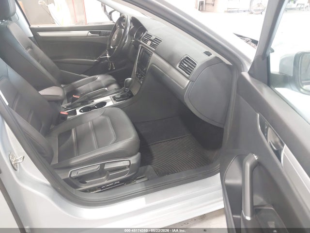 Продаж на аукціоні авто 2019 Volkswagen Passat 2.0t Wolfsburg Edition, vin: 1VWLA7A36KC004340, номер лоту: 45174350