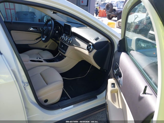 WDCTG4GB9JJ428582 Mercedes-Benz Gla 250 4matic
