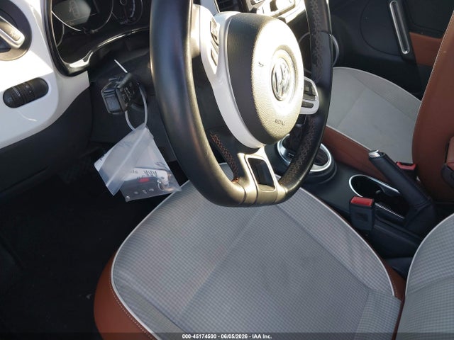 2015 Volkswagen Beetle 1.8t Classic მანქანა იყიდება აუქციონზე, vin: 3VWF17ATXFM653432, აუქციონის ნომერი: 45174500