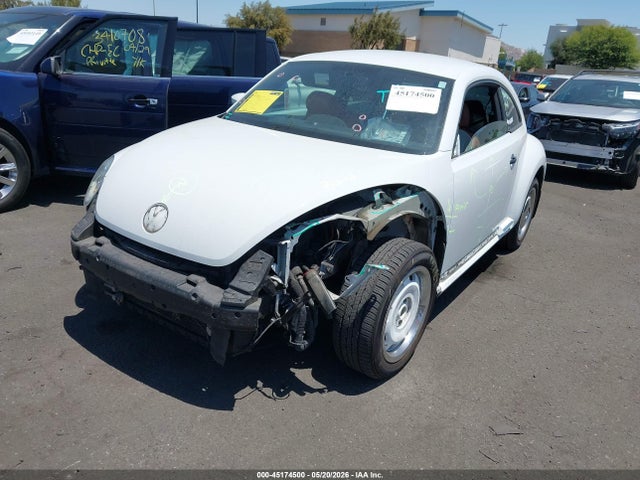 2015 Volkswagen Beetle 1.8t Classic მანქანა იყიდება აუქციონზე, vin: 3VWF17ATXFM653432, აუქციონის ნომერი: 45174500