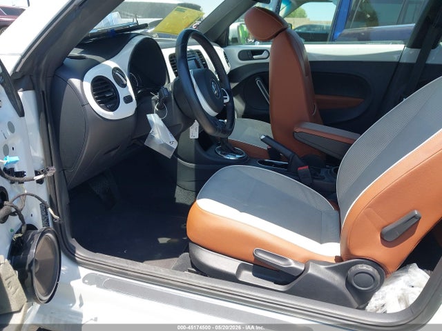 2015 Volkswagen Beetle 1.8t Classic მანქანა იყიდება აუქციონზე, vin: 3VWF17ATXFM653432, აუქციონის ნომერი: 45174500