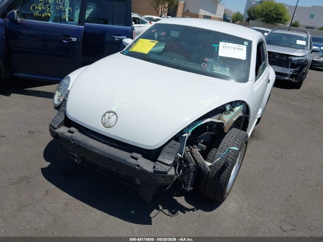 2015 Volkswagen Beetle 1.8t Classic მანქანა იყიდება აუქციონზე, vin: 3VWF17ATXFM653432, აუქციონის ნომერი: 45174500