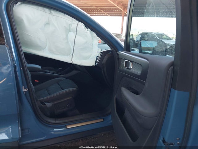 Volvo Xc40 B5 Ultimate Dark Theme 2023 YV4L12UM4P2944267 Image 5