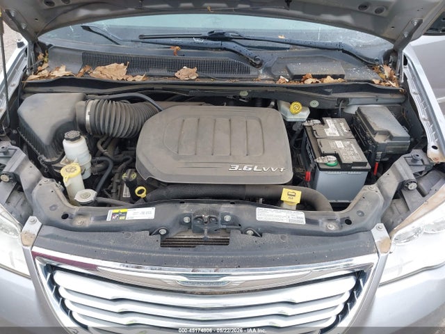 2013 Chrysler Town & Country Touring მანქანა იყიდება აუქციონზე, vin: 2C4RC1BG9DR705518, აუქციონის ნომერი: 45174806