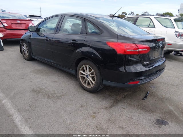Ford FOCUS SE 2018 1FADP3FE1JL235756 Image 3