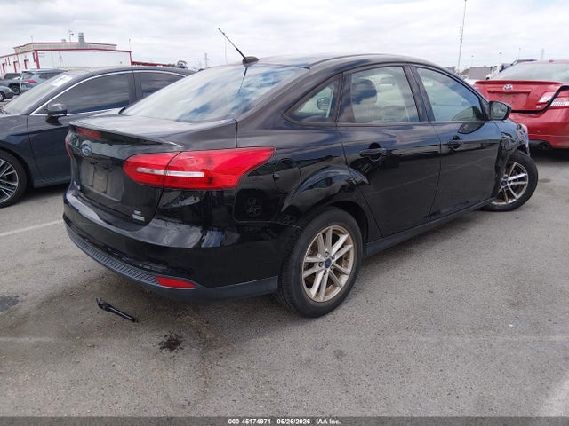 Ford FOCUS SE 2018 1FADP3FE1JL235756 Image 4