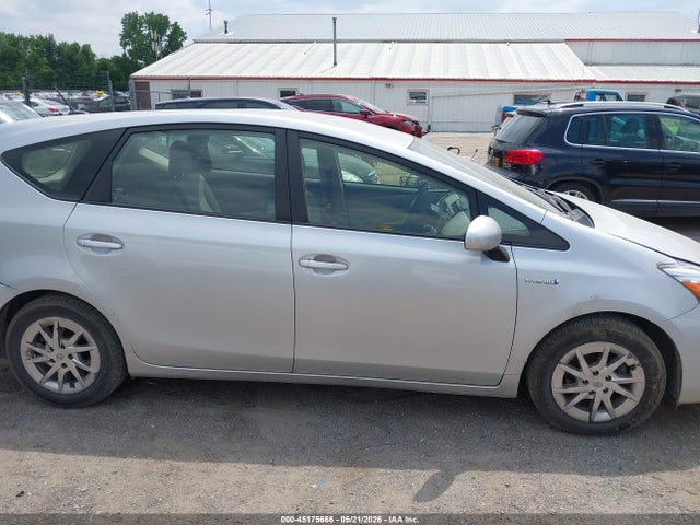 Продажа на аукционе авто 2016 Toyota Prius V Three, vin: JTDZN3EU4GJ040799, номер лота: 45175666