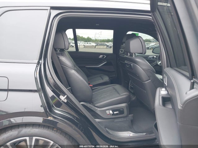 45175704 :رقم المزاد ، 5UXCX6C0XM9D74321 vin ، 2021 Bmw X7 M50i مزاد بيع