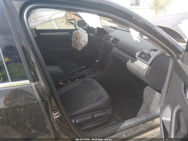 1VWAT7A35FC111760 Volkswagen Passat 1.8t Limited Edition