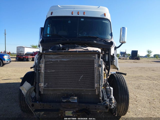 45175986 :رقم المزاد ، 3AKJGLDVXLDLG7561 vin ، 2020 Freightliner Cascadia 125 مزاد بيع