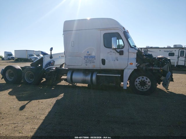 45175986 :رقم المزاد ، 3AKJGLDVXLDLG7561 vin ، 2020 Freightliner Cascadia 125 مزاد بيع