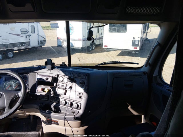 45175986 :رقم المزاد ، 3AKJGLDVXLDLG7561 vin ، 2020 Freightliner Cascadia 125 مزاد بيع