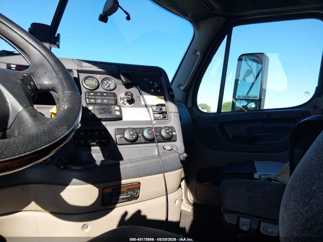 45175986 :رقم المزاد ، 3AKJGLDVXLDLG7561 vin ، 2020 Freightliner Cascadia 125 مزاد بيع