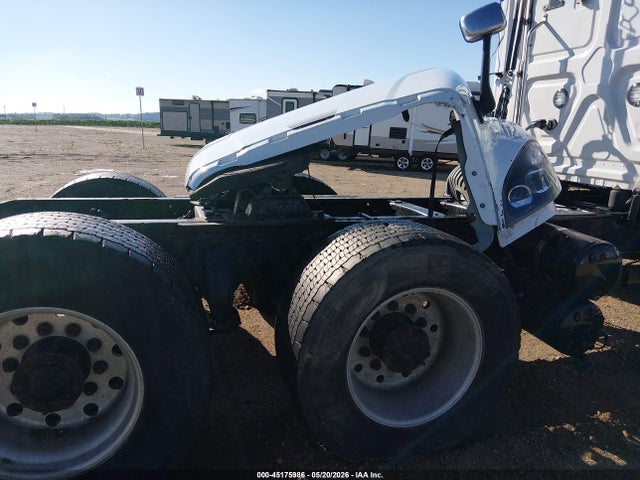 45175986 :رقم المزاد ، 3AKJGLDVXLDLG7561 vin ، 2020 Freightliner Cascadia 125 مزاد بيع