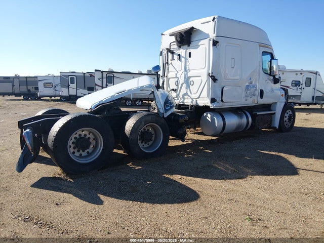 45175986 :رقم المزاد ، 3AKJGLDVXLDLG7561 vin ، 2020 Freightliner Cascadia 125 مزاد بيع