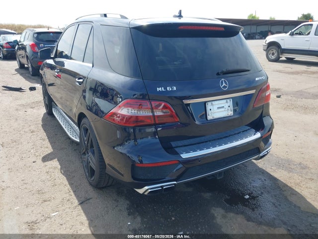 Mercedes-Benz Ml 63 Amg 4matic 2015 4JGDA7EB2FA474807 Image 3