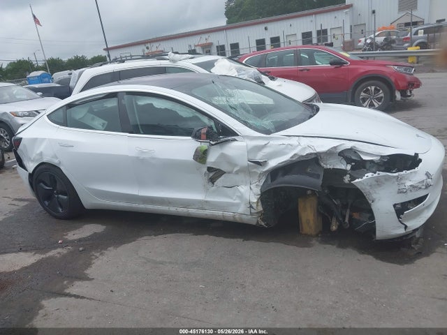 45176130 :رقم المزاد ، 5YJ3E1EB1JF067076 vin ، 2018 Tesla Model 3 Long Range/performance مزاد بيع