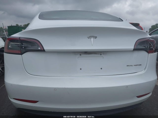 45176130 :رقم المزاد ، 5YJ3E1EB1JF067076 vin ، 2018 Tesla Model 3 Long Range/performance مزاد بيع