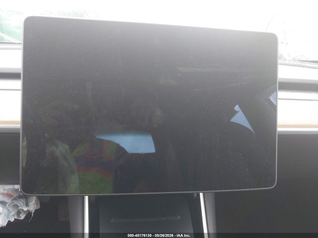 45176130 :رقم المزاد ، 5YJ3E1EB1JF067076 vin ، 2018 Tesla Model 3 Long Range/performance مزاد بيع