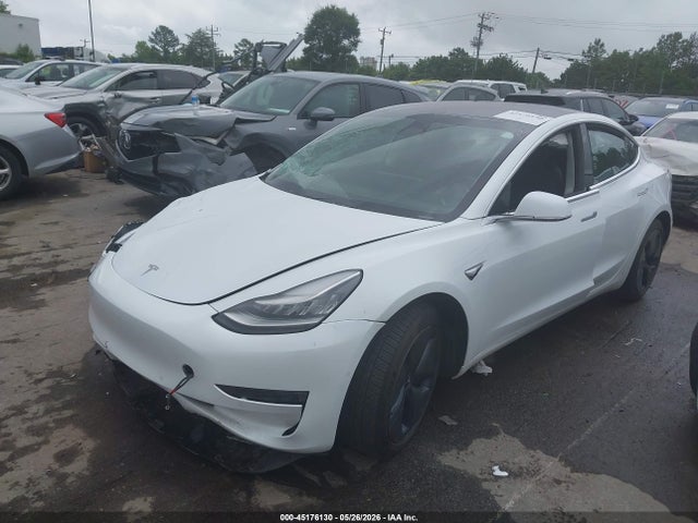 45176130 :رقم المزاد ، 5YJ3E1EB1JF067076 vin ، 2018 Tesla Model 3 Long Range/performance مزاد بيع