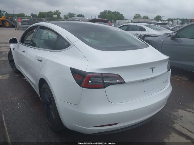 45176130 :رقم المزاد ، 5YJ3E1EB1JF067076 vin ، 2018 Tesla Model 3 Long Range/performance مزاد بيع