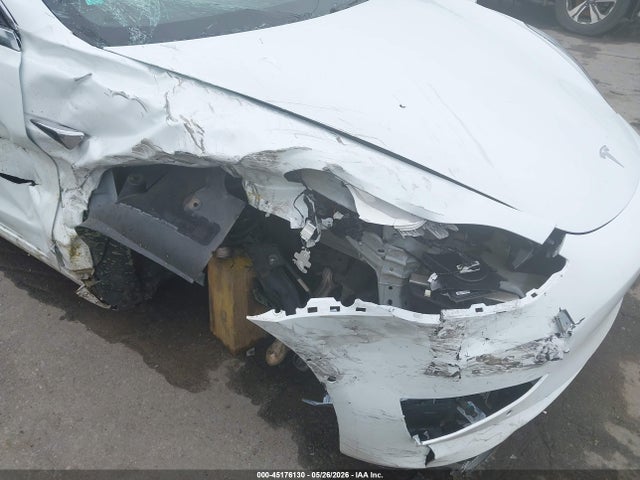 45176130 :رقم المزاد ، 5YJ3E1EB1JF067076 vin ، 2018 Tesla Model 3 Long Range/performance مزاد بيع